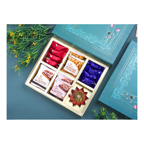 Loyka Bottle Green Pichwai Box With Diya